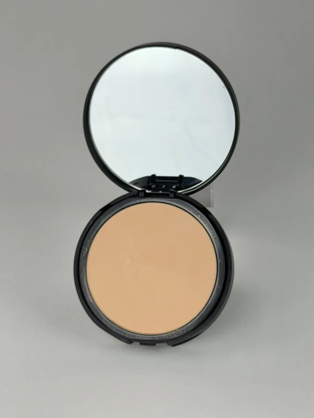 bareMinerals BAREPRO 24HR Skin-Perfecting Powder Foundation Fair 15 Neutral